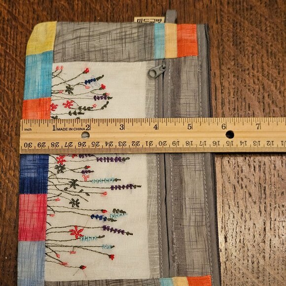Traditional Korean Embroidered Ramie Moshi Wildflower Makeup Bag. Hand Made. - Picture 5 of 5